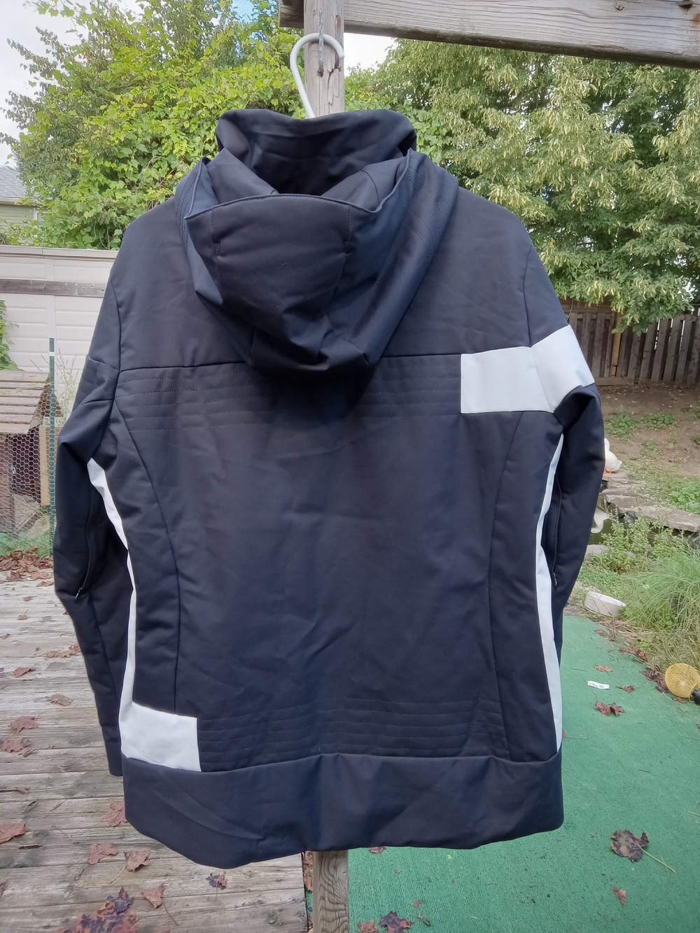 Descente Black Ski Jacket with White Accents